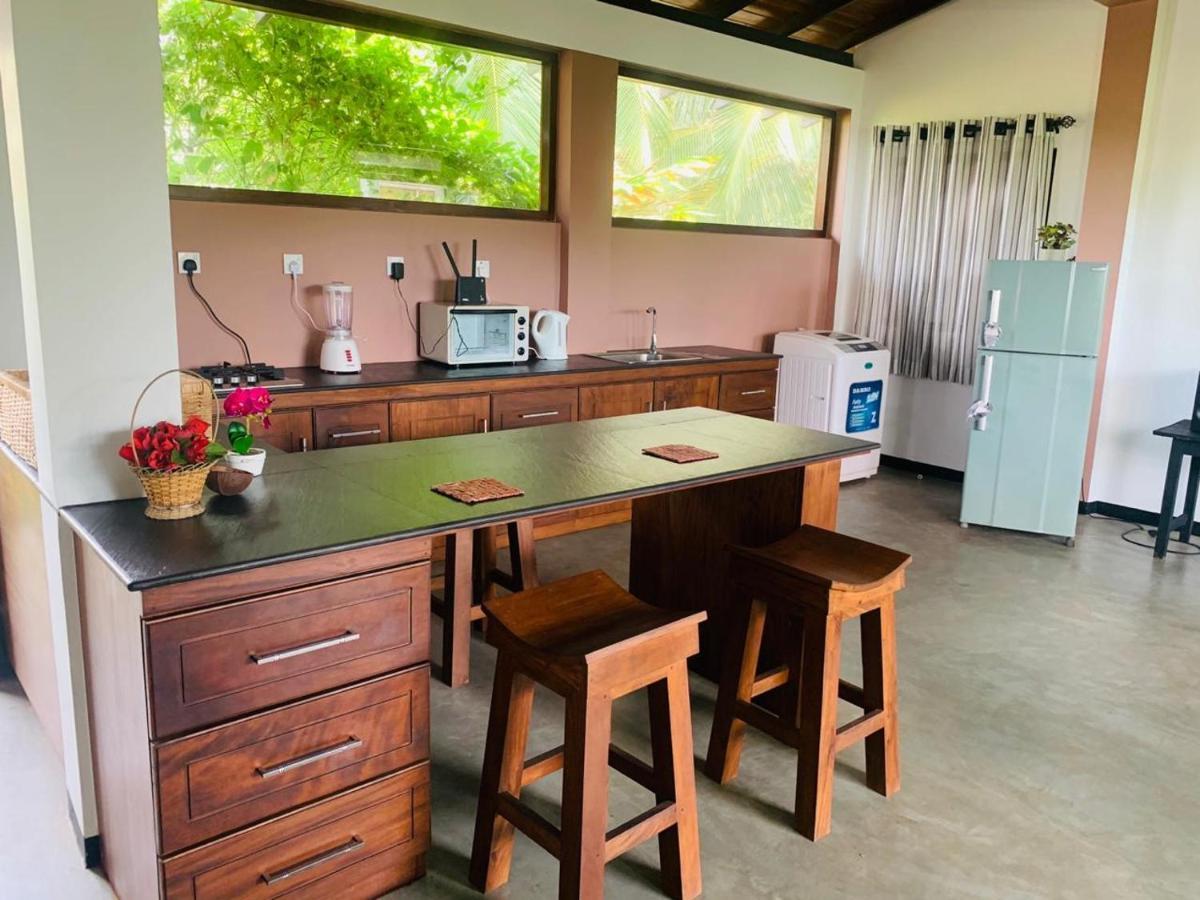 Villa A & A Hikkaduwa Esterno foto