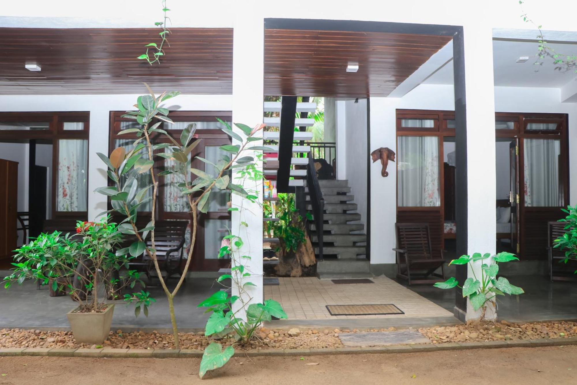 Villa A & A Hikkaduwa Esterno foto