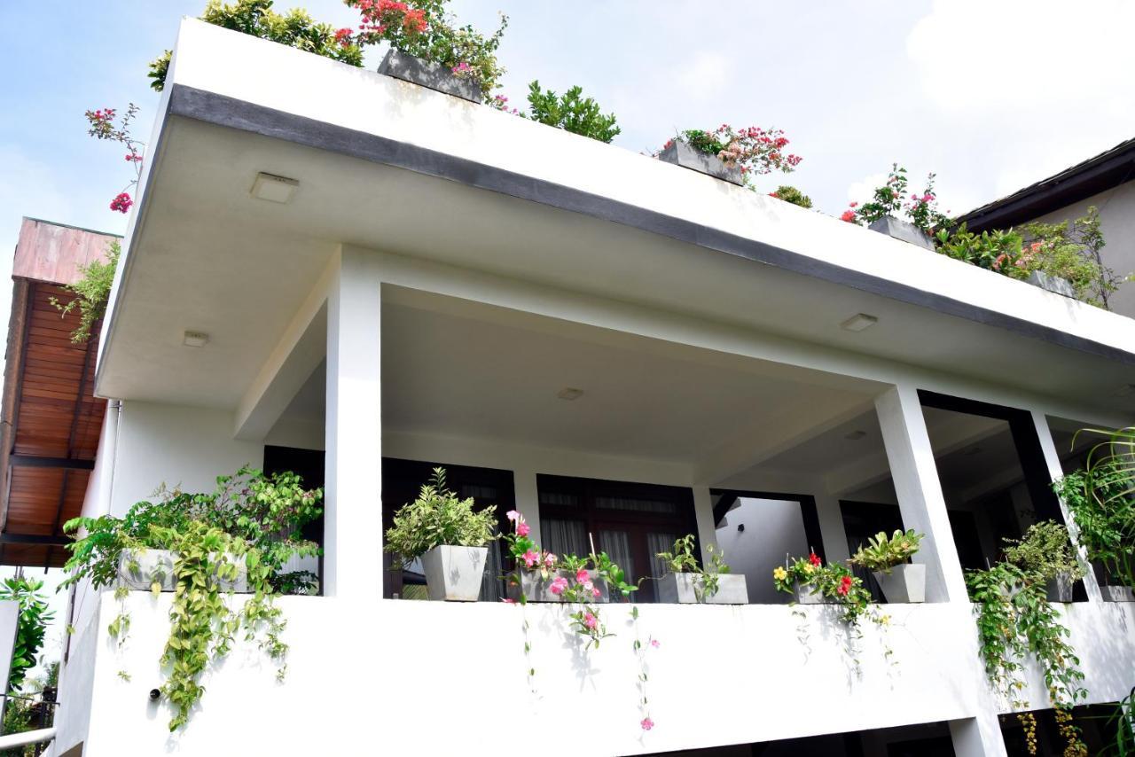 Villa A & A Hikkaduwa Esterno foto